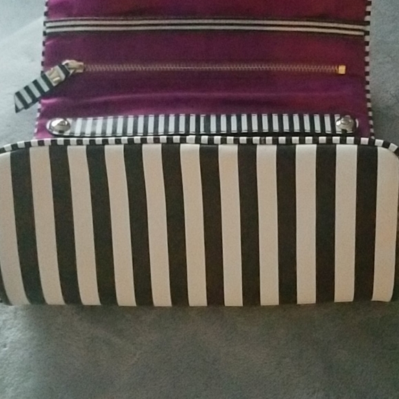 Great condition, jewelry case ,one deep and 3 smal - Picture 2 of 8